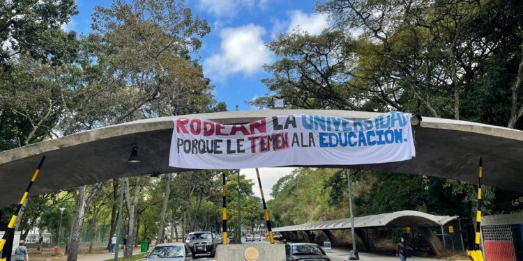UCV aboga por negociación para una «transición pacífica» a la democracia y la liberación de los presos políticos en Venezuela