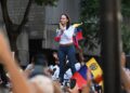 Argentina condena y ve con preocupación el «ataque criminal» contra María Corina Machado en la protesta opositora