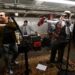 Bad Bunny y Jimmy Fallon ofrecieron concierto sorpresa en el metro de Nueva York y cantan “Nuevayol»