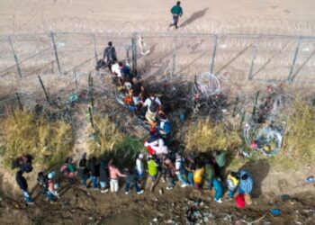 Aumentan cruces irregulares de migrantes en la frontera de EEUU ante la llegada de Trump