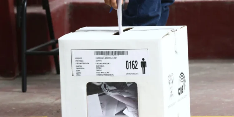 Al menos 10.000 ecuatorianos en Venezuela se quedarán sin poder votar en elecciones de Ecuador