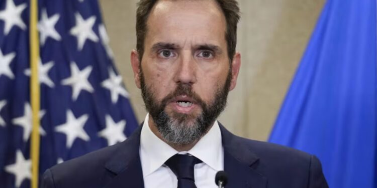 Renuncia al Departamento de Justicia Jack Smith,  fiscal que lideró dos investigaciones criminales contra Trump