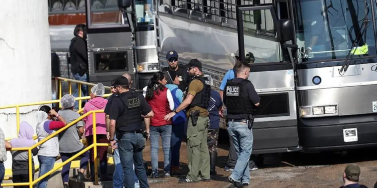 Trump prepara una gran redada en Chicago el martes para empezar a deportar inmigrantes