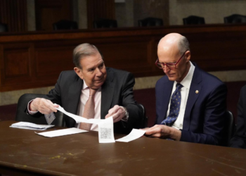 El senador Rick Scott acudió a la juramentación de Trump junto al presidente Edmundo González