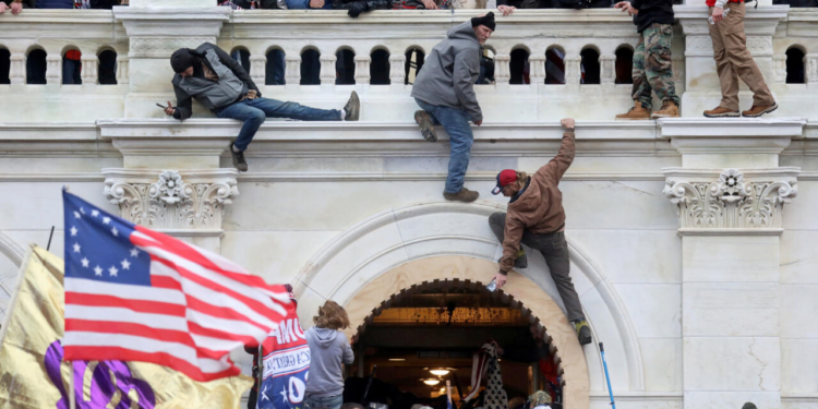 Liberados dos líderes radicales del asalto al Capitolio tras ser indultados por Trump