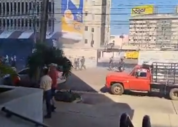 Régimen de Maduro reprime y detiene a manifestantes en la Plaza La República de Maracaibo