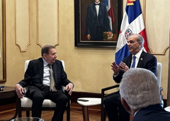 Edmundo González se reunió con el presidente Luis Abinader en el Palacio Nacional de Santo Domingo