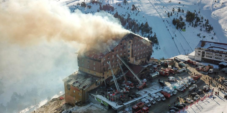 Sube a 79 el número de víctimas del incendio del hotel de esquí en Turquía