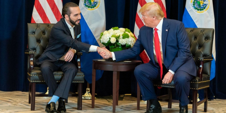 Donald Trump conversará por teléfono este jueves con el presidente salvadoreño, Nayib Bukele