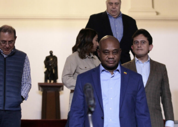 EEUU suspende sanciones contra Colombia, que acepta su política de deportaciones