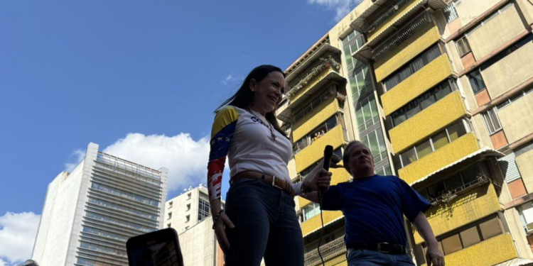 María Corina Machado se sumó a protesta en Caracas tras 133 días de clandestinidad