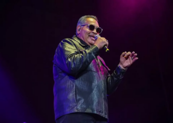 Salsero Tito Nieves anuncia su retiro de los escenarios, tras 50 años, con gira mundial