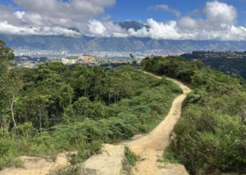 Reportan aeronave siniestrada en el sector El Volcán, en El Hatillo (Video)