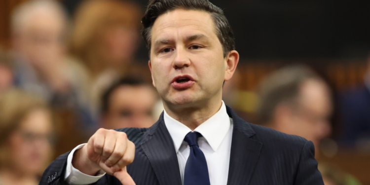 Líder conservador canadiense solicita que EEUU deje de comprar petróleo al régimen de Maduro