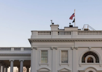 La Casa Blanca anula la orden de congelar ayudas y préstamos federales