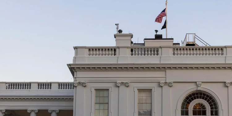 La Casa Blanca anula la orden de congelar ayudas y préstamos federales