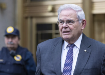 El ex senador de Estados Unidos Bob Menéndez fue sentenciado a 11 años de prisión por corrupción