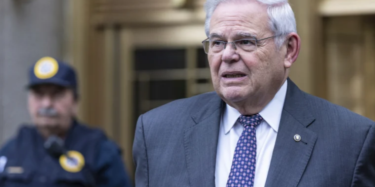 El ex senador de Estados Unidos Bob Menéndez fue sentenciado a 11 años de prisión por corrupción
