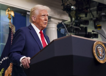 Trump describe como «noche oscura» las últimas horas tras el accidente aéreo en Washington