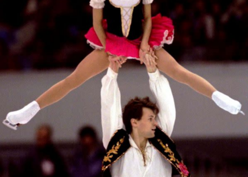 Una pareja de patinadores rusos, campeones del mundo en los años 90, viajaban en un avión estadounidense accidentado