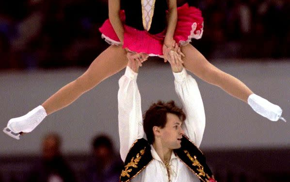 Una pareja de patinadores rusos, campeones del mundo en los años 90, viajaban en un avión estadounidense accidentado