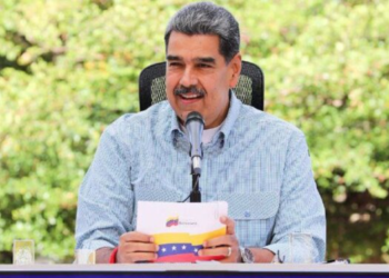 Nicolás Maduro dice que está «haciendo gestiones» para que deporten a Juan Guaidó