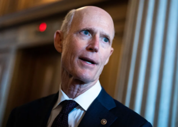 Rick Scott espera que visita de asesor de Trump a Caracas sea para exigir el regreso de estadounidenses «secuestrados» y la salida de Maduro