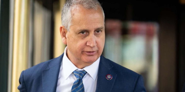 Mario Díaz-Balart: Maduro debe liberar a los rehenes americanos y aceptar al Tren de Aragua