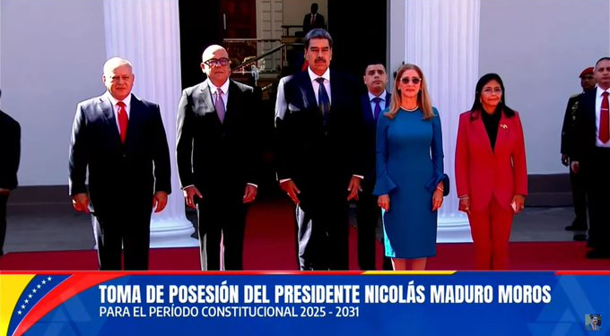 El dictador Nicolás Maduro llegó a la sede del Parlamento para su acto de juramentación inconstitucional como presidente de Venezuela