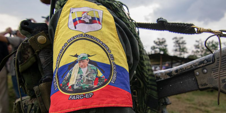 Detienen a presunto cabecilla de disidencias de FARC acusado de reclutamiento de menores