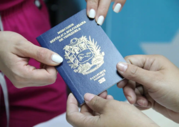 España aceptará pasaportes vencidos de venezolanos para trámites migratorios