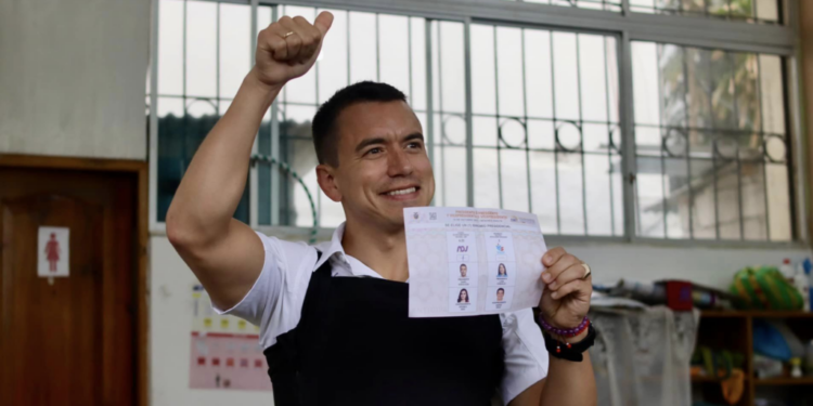 Daniel Noboa remonta en encuesta a dos semanas de las elecciones presidenciales en Ecuador
