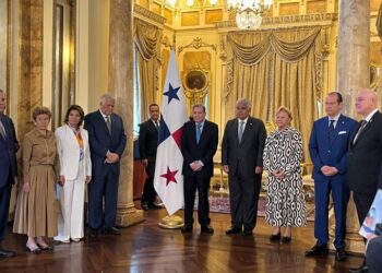 Edmundo González se reunió con el presidente de Panamá José Raúl Mulino en el Palacio de Las Garzas