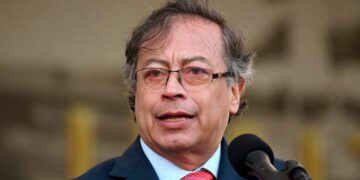 Petro se niega a repetir la política de Duque sobre Venezuela: «El destino de Venezuela es de las y los venezolanos»