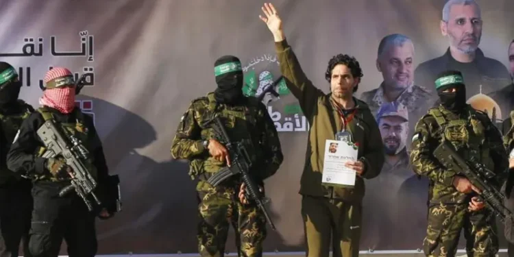 Hamás anunció que pospone la entrega de más rehenes hasta nuevo aviso y acusa a Israel de violar acuerdo