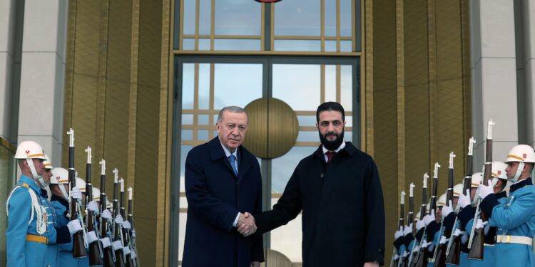 Presidente interino de Siria se reunió con Erdogan en Turquía, segundo país que visita tras la caída de al Assad