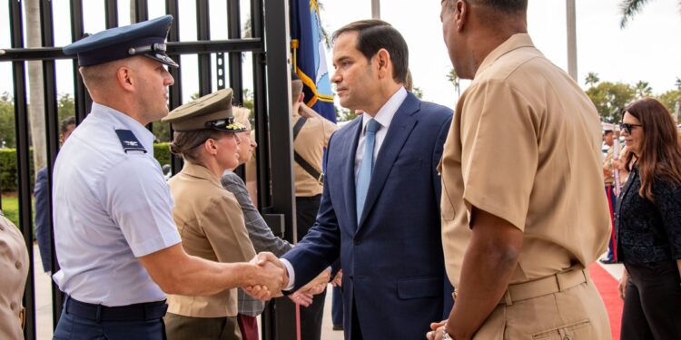 Marco Rubio visitó el Comando Sur para analizar políticas de seguridad en Latinoamérica