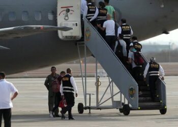 Perú recibe un primer vuelo con 34 de sus ciudadanos deportados desde Estados Unidos