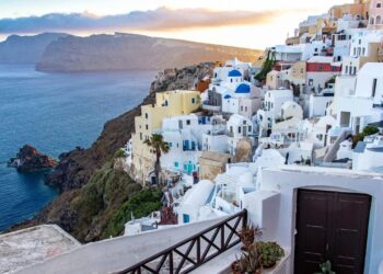 Grecia emite alerta por elevada actividad sísmica en la isla volcánica de Santorini