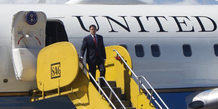 Marco Rubio llega a Guatemala para reunirse con el presidente del país, Arévalo de León