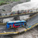 Dos muertos y más de 30 heridos dejó el colapso de un puente en Perú