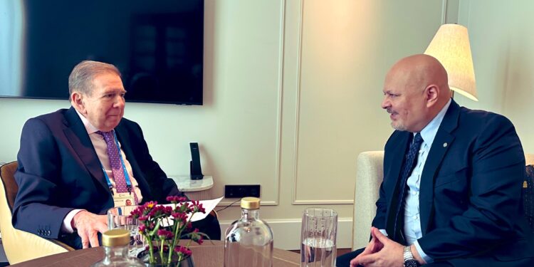 Edmundo González «muy satisfecho» tras reunirse en Múnich con el fiscal de la CPI