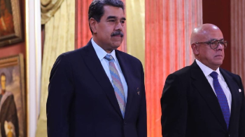Maduro da 90 días para elaborar proyecto definitivo de reforma constitucional