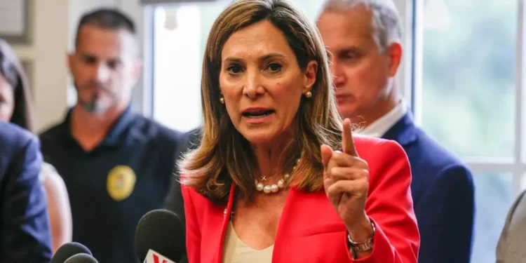 María Elvira Salazar afirma que Trump puede hacer que Maduro y su pandilla se vayan de Venezuela