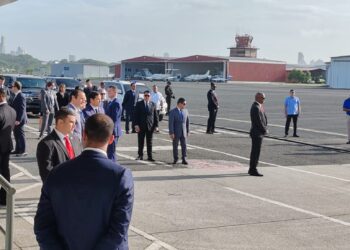 Marco Rubio supervisa deportación de migrantes en su último día de gira en Panamá