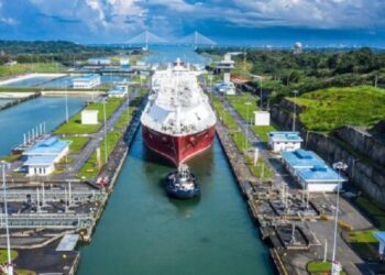 Canal de Panamá trabajará con la Marina de EEUU para «optimizar la prioridad» de sus buques