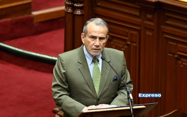Congreso de Perú convocará al canciller ante la «grave situación migratoria» en EEUU