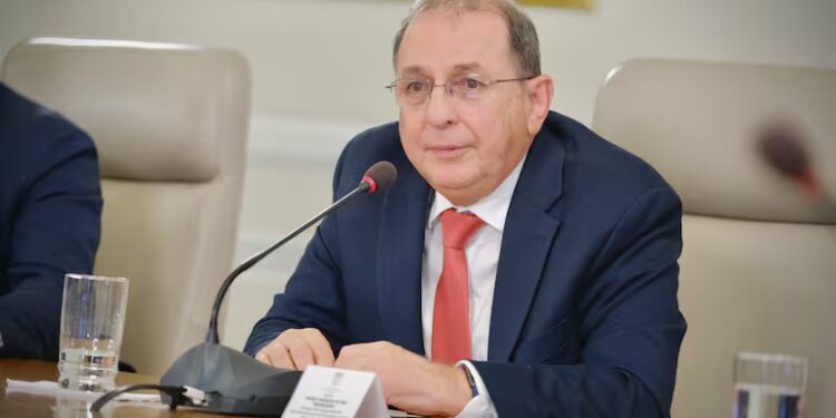 Renuncia director administrativo de la presidencia de Colombia tras rebelión televisión nacional