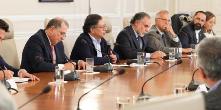 Críticas de ministros al Gobierno de Petro en cadena nacional televisada