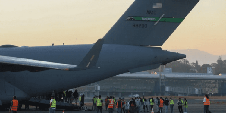 México envía vuelos con deportados de Trump a Honduras tras recibir a 10.964 migrantes